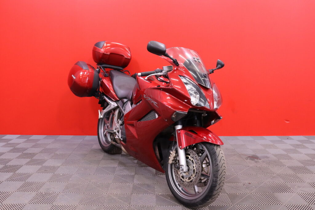 Honda - VFR - 800 VTEC ABS // 3x laukut / Navi / Kahvanlämmittimet / ABS / Vaihdenäyttö // Honda - VFR - 800 VTEC ABS // 3x laukut / Navi / Kahvanlämmittimet / ABS / Vaihdenäyttö // - Moottoripyörä