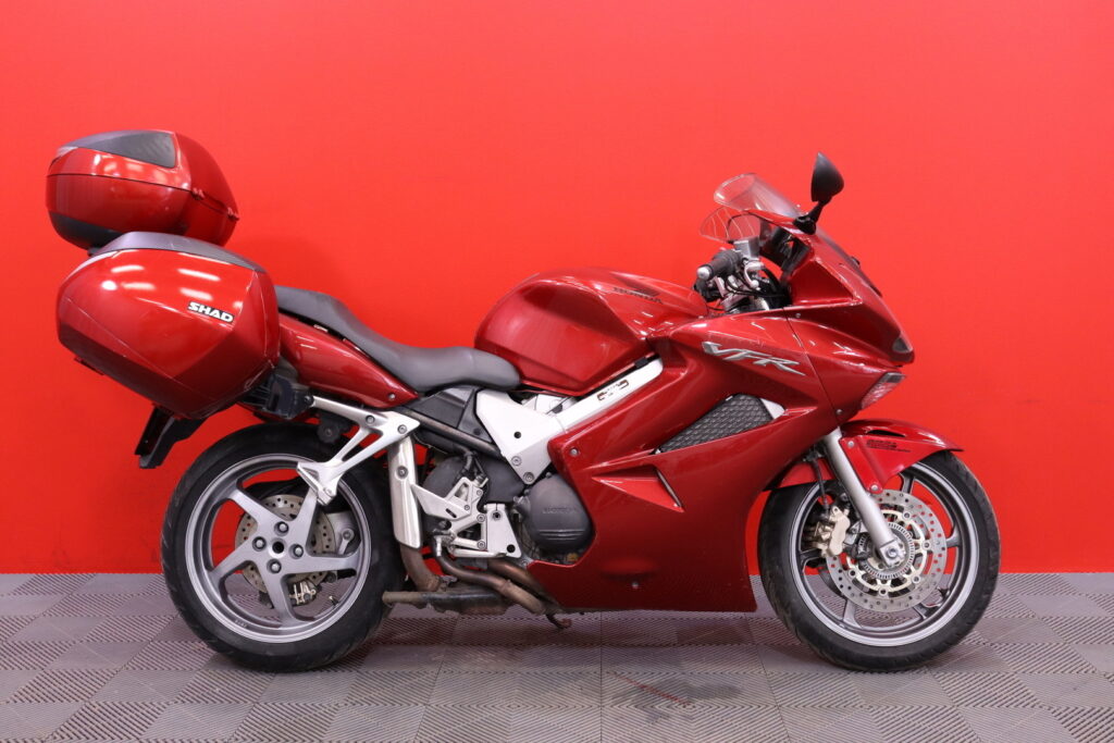 Honda - VFR - 800 VTEC ABS // 3x laukut / Navi / Kahvanlämmittimet / ABS / Vaihdenäyttö // Honda - VFR - 800 VTEC ABS // 3x laukut / Navi / Kahvanlämmittimet / ABS / Vaihdenäyttö // - Moottoripyörä