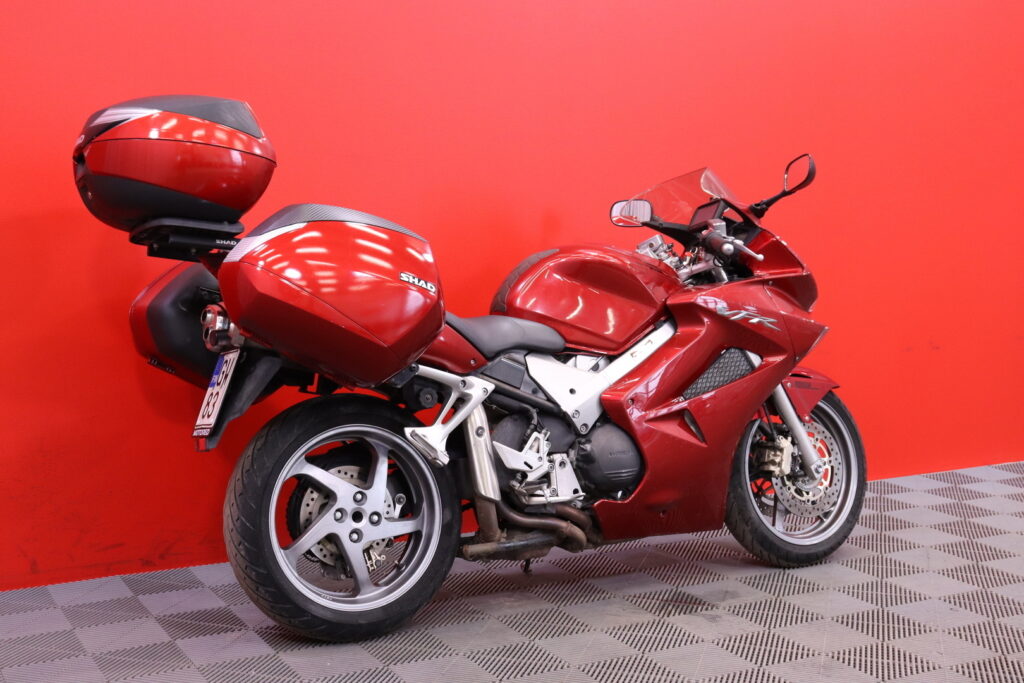 Honda - VFR - 800 VTEC ABS // 3x laukut / Navi / Kahvanlämmittimet / ABS / Vaihdenäyttö // Honda - VFR - 800 VTEC ABS // 3x laukut / Navi / Kahvanlämmittimet / ABS / Vaihdenäyttö // - Moottoripyörä
