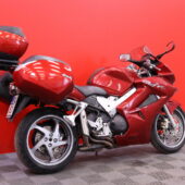 Honda - VFR - 800 VTEC ABS // 3x laukut / Navi / Kahvanlämmittimet / ABS / Vaihdenäyttö // - Moottoripyörä