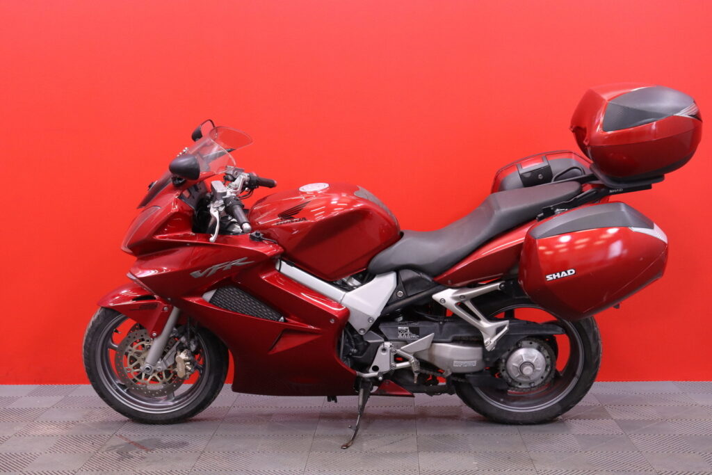 Honda - VFR - 800 VTEC ABS // 3x laukut / Navi / Kahvanlämmittimet / ABS / Vaihdenäyttö // Honda - VFR - 800 VTEC ABS // 3x laukut / Navi / Kahvanlämmittimet / ABS / Vaihdenäyttö // - Moottoripyörä
