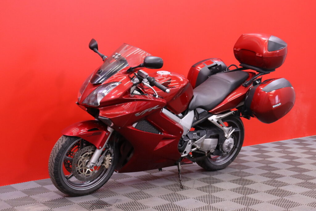 Honda - VFR - 800 VTEC ABS // 3x laukut / Navi / Kahvanlämmittimet / ABS / Vaihdenäyttö // Honda - VFR - 800 VTEC ABS // 3x laukut / Navi / Kahvanlämmittimet / ABS / Vaihdenäyttö // - Moottoripyörä