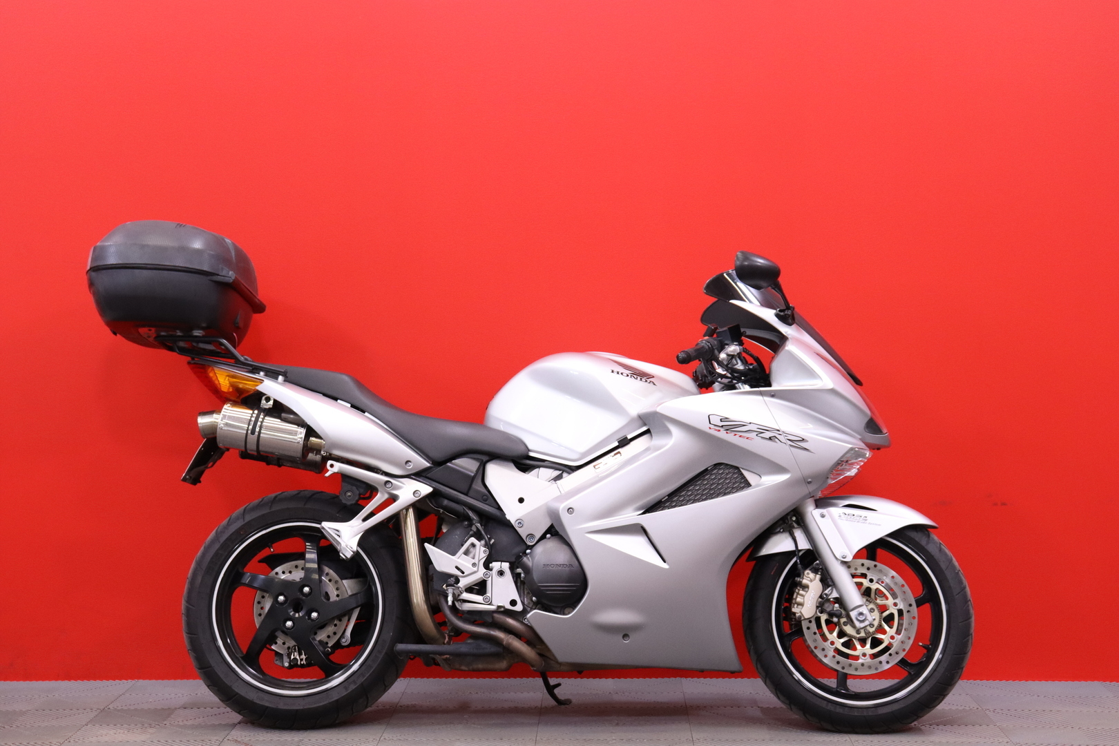 Honda - VFR - 800 VTEC // Huoltokirja / Delkevic / DCBS / Xenon / Kahvanlämmittimet / ABS // - Moottoripyörä