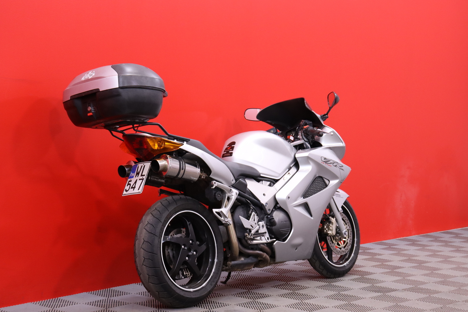 Honda - VFR - 800 VTEC // Huoltokirja / Delkevic / DCBS / Xenon / Kahvanlämmittimet / ABS // - Moottoripyörä