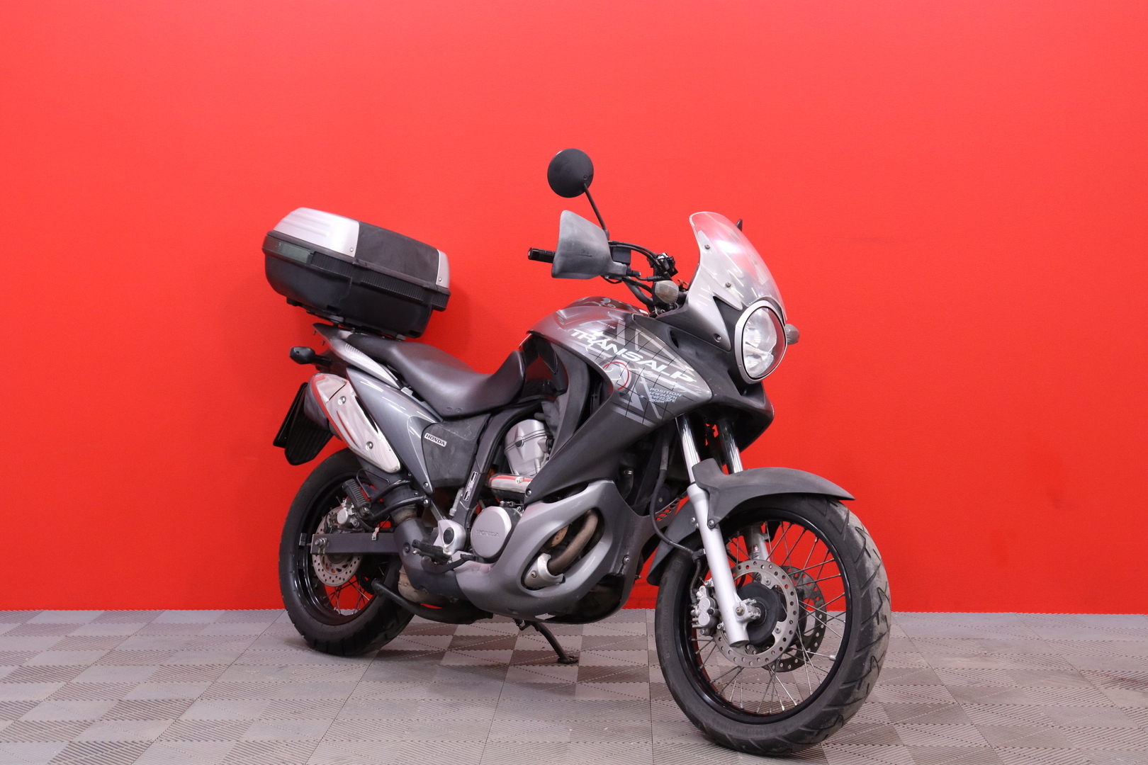Honda - XL - 700 v Transalp // Suomi-pyörä / Huoltokirja / Takalaukku / Keskijalka // - Moottoripyörä