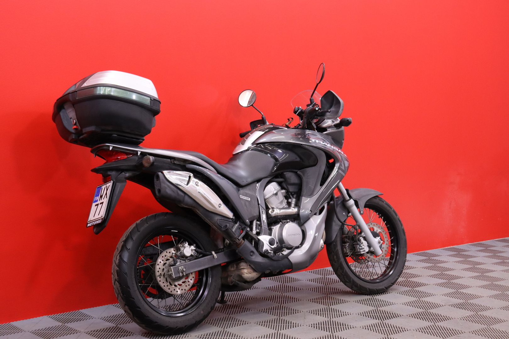 Honda - XL - 700 v Transalp // Suomi-pyörä / Huoltokirja / Takalaukku / Keskijalka // - Moottoripyörä