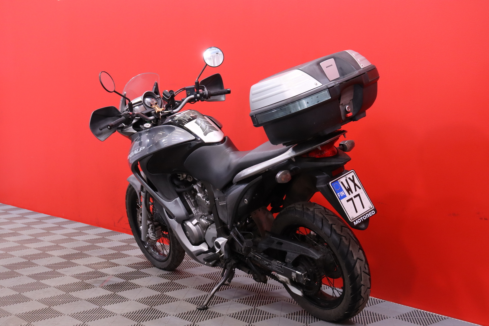 Honda - XL - 700 v Transalp // Suomi-pyörä / Huoltokirja / Takalaukku / Keskijalka // - Moottoripyörä