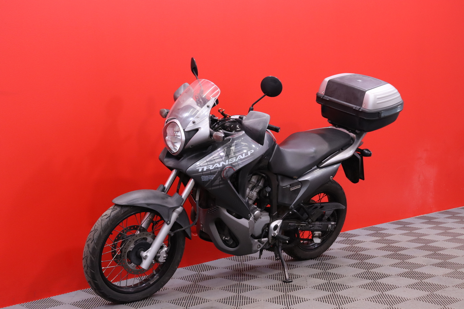 Honda - XL - 700 v Transalp // Suomi-pyörä / Huoltokirja / Takalaukku / Keskijalka // - Moottoripyörä