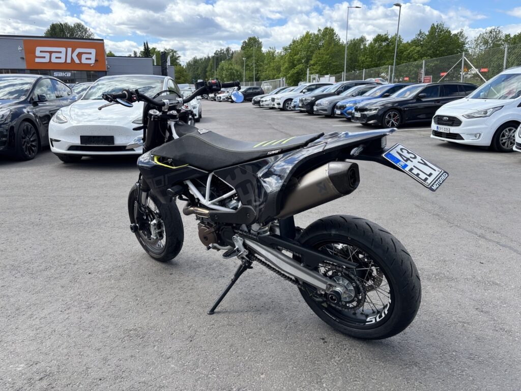 Husqvarna - 701 - Supermoto // Juuri saapunut! / Akrapovic / Brembo / ABS // Husqvarna - 701 - Supermoto // Juuri saapunut! / Akrapovic / Brembo / ABS // - Moottoripyörä