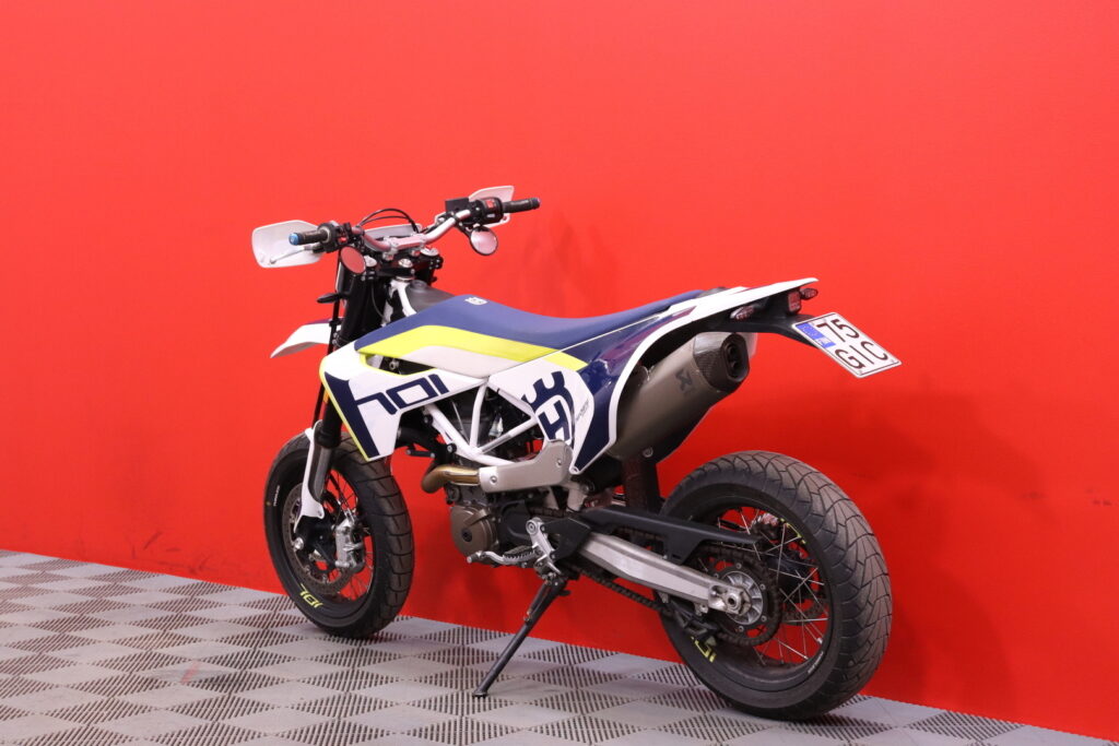 Husqvarna - 701 - Supermoto // Suomi-pyörä / Huoltokirja / Akrapovic / ABS // Husqvarna - 701 - Supermoto // Suomi-pyörä / Huoltokirja / Akrapovic / ABS // - Moottoripyörä