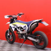 Husqvarna - 701 - Supermoto // Suomi-pyörä / Huoltokirja / Akrapovic / ABS // - Moottoripyörä