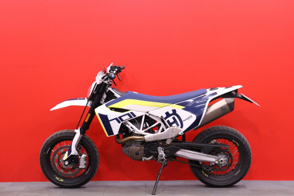 Husqvarna - 701 - Supermoto // Suomi-pyörä / Huoltokirja / Akrapovic / ABS // Husqvarna - 701 - Supermoto // Suomi-pyörä / Huoltokirja / Akrapovic / ABS // - Moottoripyörä