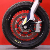 Husqvarna - 701 - Supermoto // Suomi-pyörä / Huoltokirja / Akrapovic / ABS // - Moottoripyörä