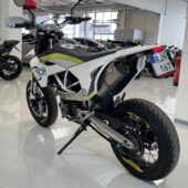 Husqvarna - 701 - Supermoto // Juuri saapunut! / Wings // - Moottoripyörä