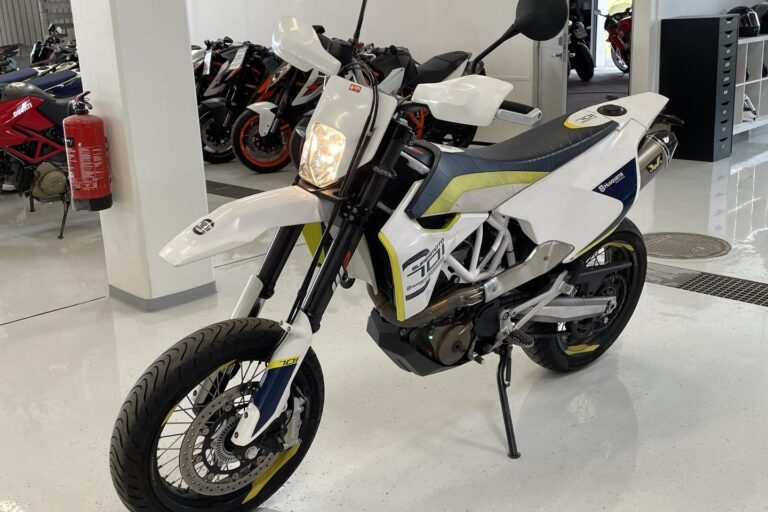 Husqvarna - 701 - Supermoto // Juuri saapunut! / Wings // - Moottoripyörä