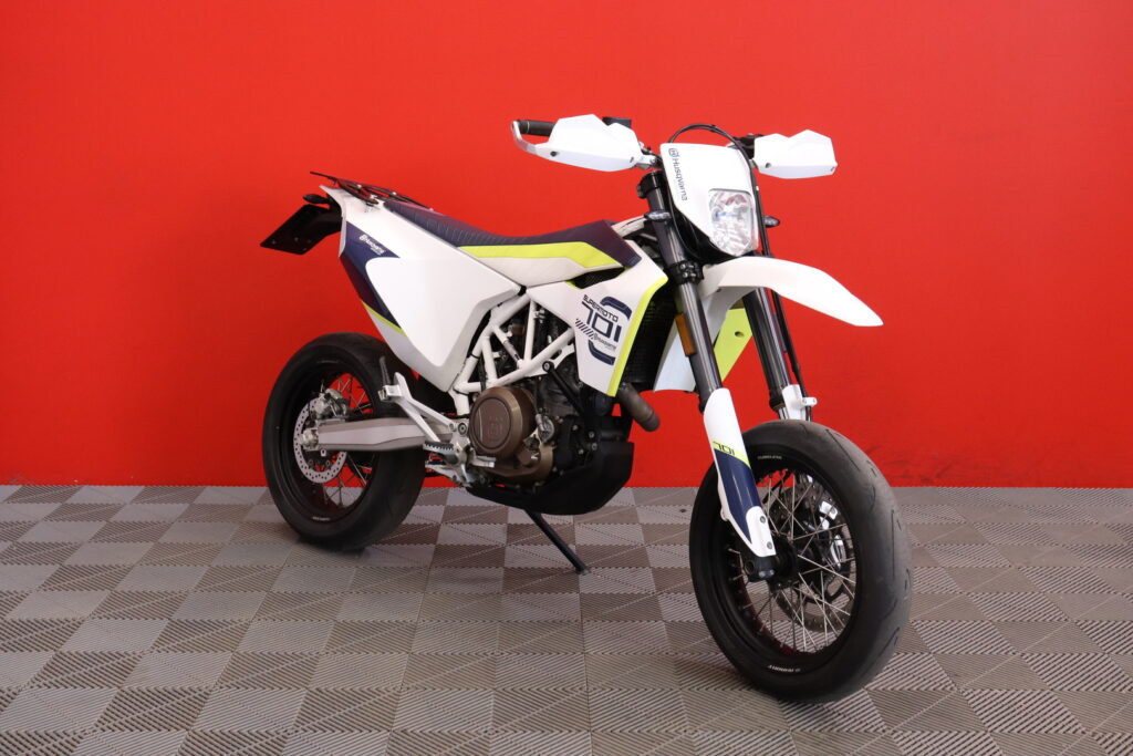 Husqvarna - 701 - Supermoto // Juuri saapunut! / Akrapovic / Brembo // Husqvarna - 701 - Supermoto // Juuri saapunut! / Akrapovic / Brembo // - Moottoripyörä