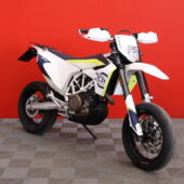 Husqvarna - 701 - Supermoto // Juuri saapunut! / Akrapovic / Brembo // - Moottoripyörä