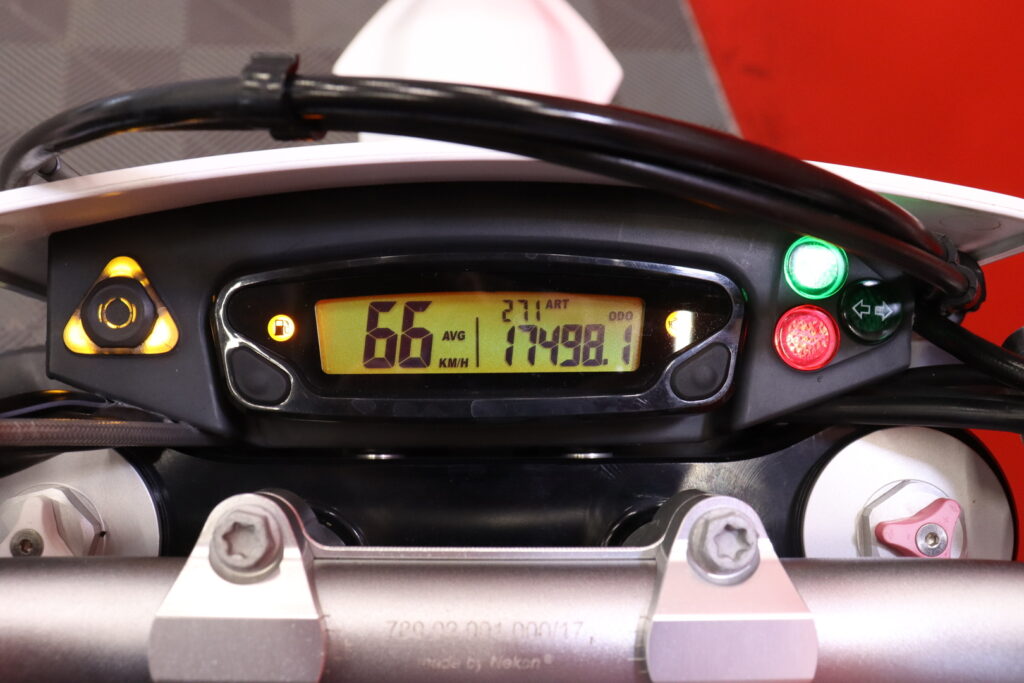 Husqvarna - 701 - Supermoto // Juuri saapunut! / Akrapovic / Brembo // Husqvarna - 701 - Supermoto // Juuri saapunut! / Akrapovic / Brembo // - Moottoripyörä