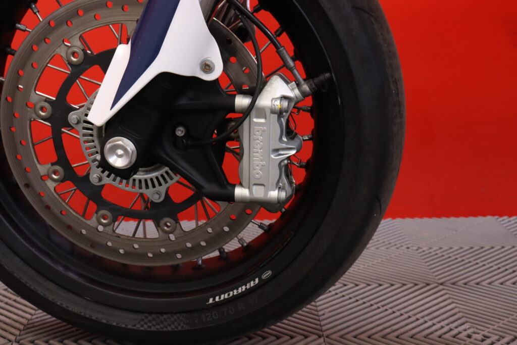 Husqvarna - 701 - Supermoto // Juuri saapunut! / Akrapovic / Brembo // Husqvarna - 701 - Supermoto // Juuri saapunut! / Akrapovic / Brembo // - Moottoripyörä