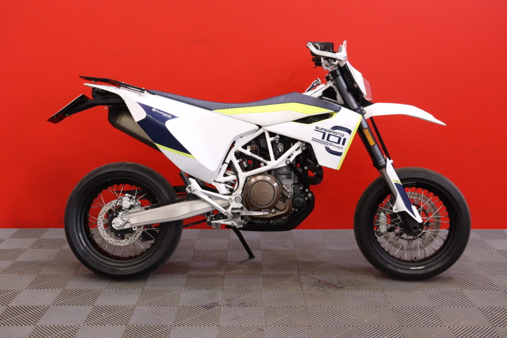 Husqvarna - 701 - Supermoto // Juuri saapunut! / Akrapovic / Brembo // Husqvarna - 701 - Supermoto // Juuri saapunut! / Akrapovic / Brembo // - Moottoripyörä