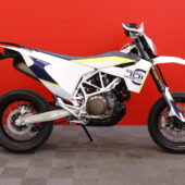 Husqvarna - 701 - Supermoto // Juuri saapunut! / Akrapovic / Brembo // - Moottoripyörä