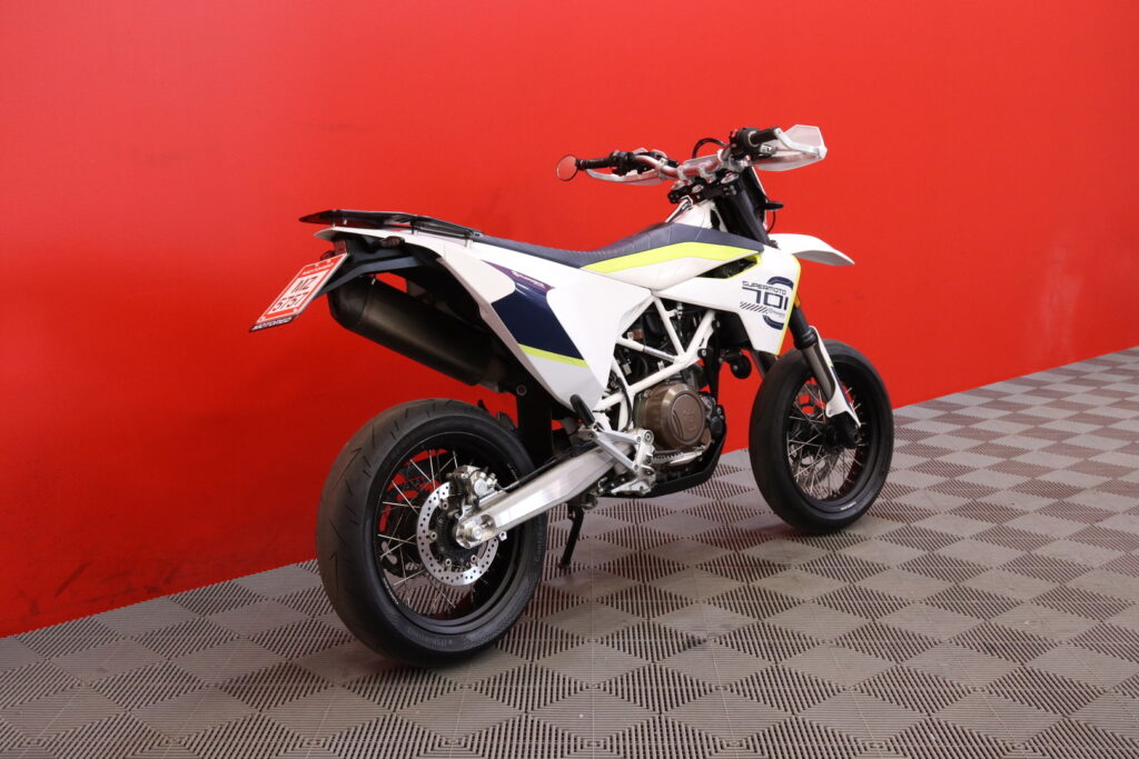 Husqvarna - 701 - Supermoto // Juuri saapunut! / Akrapovic / Brembo // Husqvarna - 701 - Supermoto // Juuri saapunut! / Akrapovic / Brembo // - Moottoripyörä