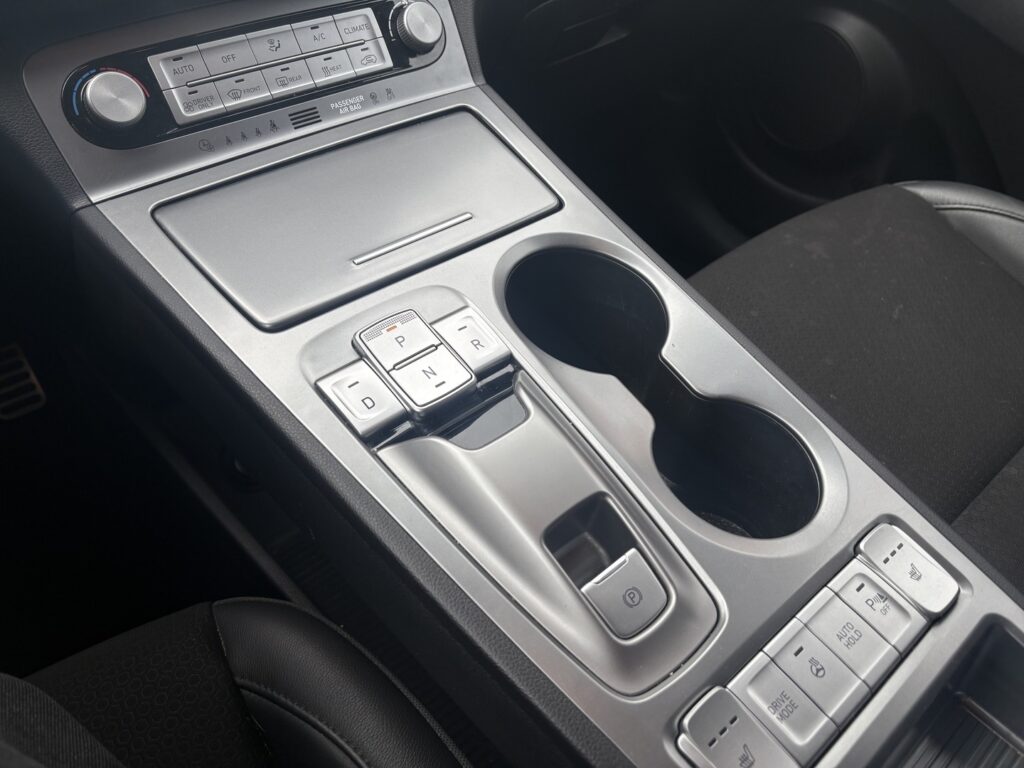 Hyundai - KONA - electric 64 kWh 204 hv Style Hyundai - KONA - electric 64 kWh 204 hv Style - Maastoauto