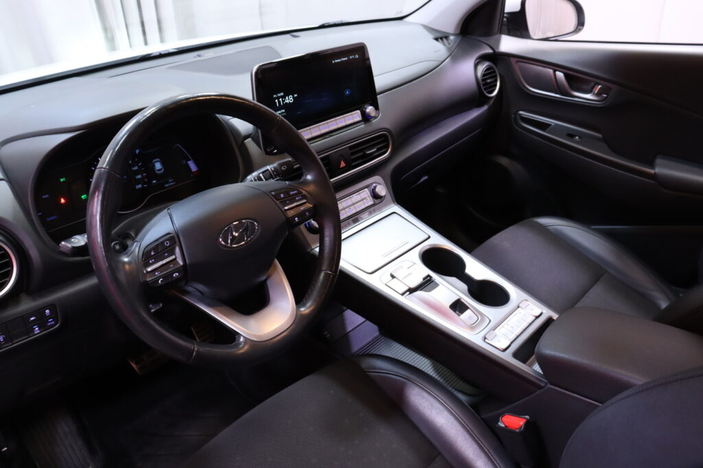 Hyundai - Kona Electric - 64 kWh 204 hv Style // Krell / Lämpöpumppu / ACC / Navi / Keyless / Ratinlämmitys / LED / P. kamera / CarPlay Hyundai - Kona Electric - 64 kWh 204 hv Style // Krell / Lämpöpumppu / ACC / Navi / Keyless / Ratinlämmitys / LED / P. kamera / CarPlay - Maastoauto