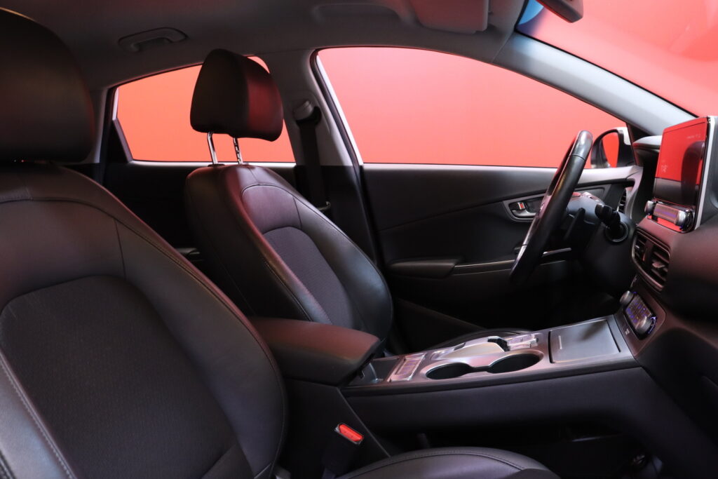 Hyundai - Kona Electric - 64 kWh 204 hv Style // Krell / Lämpöpumppu / ACC / Navi / Keyless / Ratinlämmitys / LED / P. kamera / CarPlay Hyundai - Kona Electric - 64 kWh 204 hv Style // Krell / Lämpöpumppu / ACC / Navi / Keyless / Ratinlämmitys / LED / P. kamera / CarPlay - Maastoauto