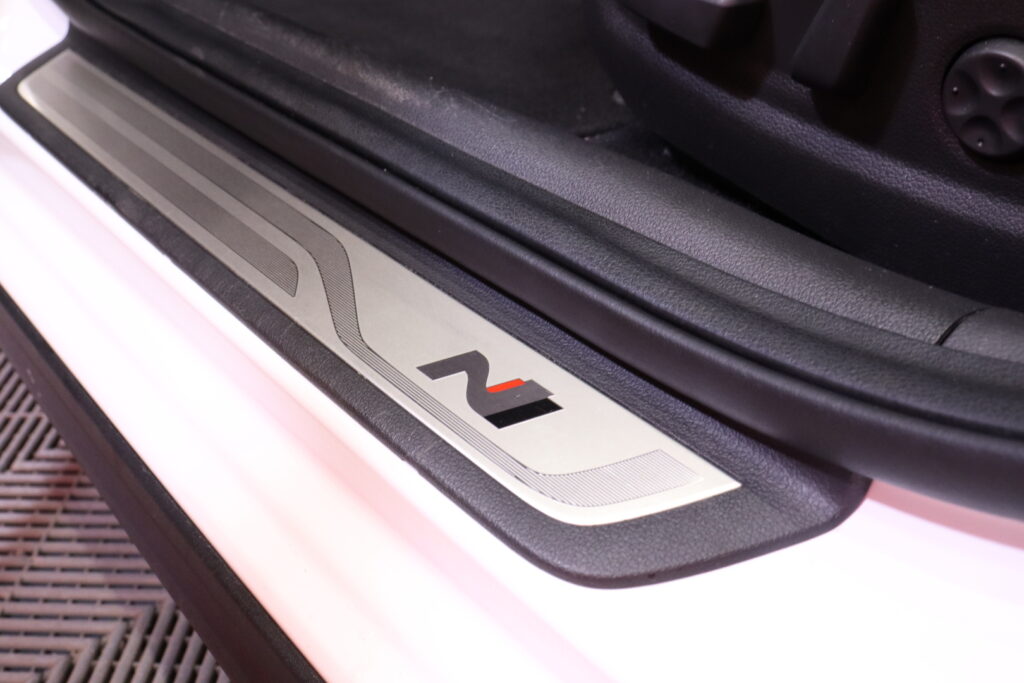Hyundai - i30 - N 2,0 T-GDI 275 hv 6MT WLTP Performance Pack // LED / N mode / Panoraama / Navi / AppleCarPlay / Sähköpenkit / Kamera // Hyundai - i30 - N 2,0 T-GDI 275 hv 6MT WLTP Performance Pack // LED / N mode / Panoraama / Navi / AppleCarPlay / Sähköpenkit / Kamera // - Viistoperä