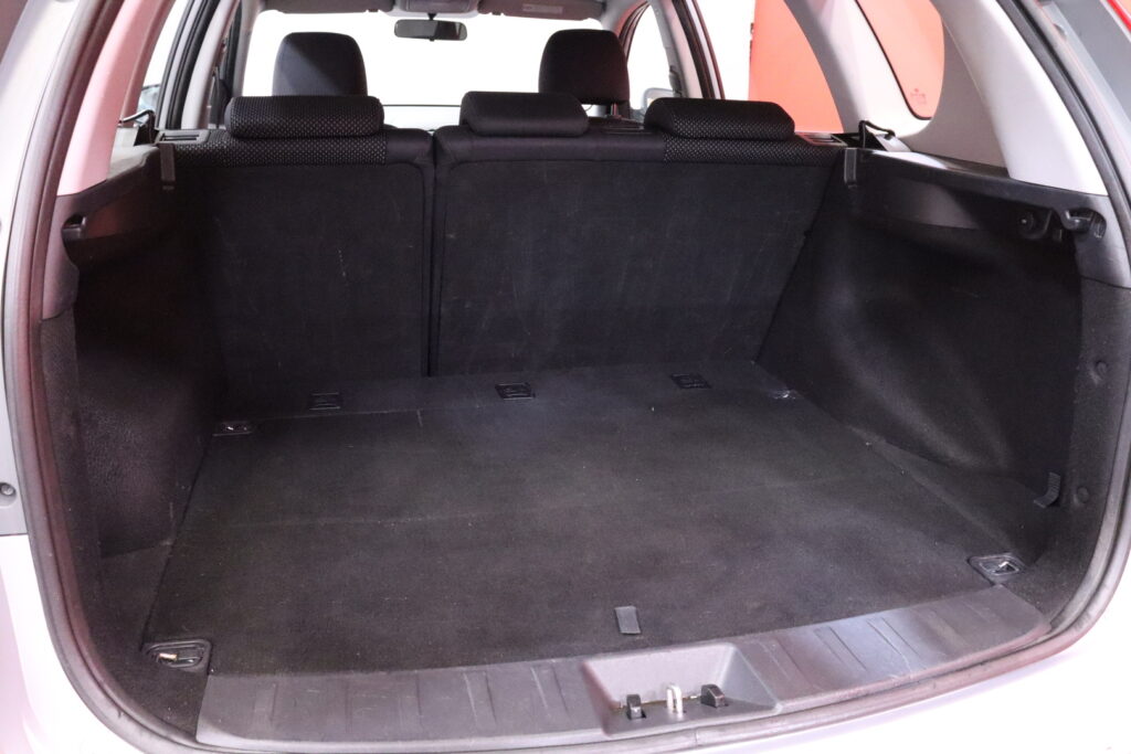 tuotekuva-Hyundai-i30-XCY-230-2026-05-04-100506-17 tuotekuva-Hyundai-i30-XCY-230-2026-05-04-100506-17