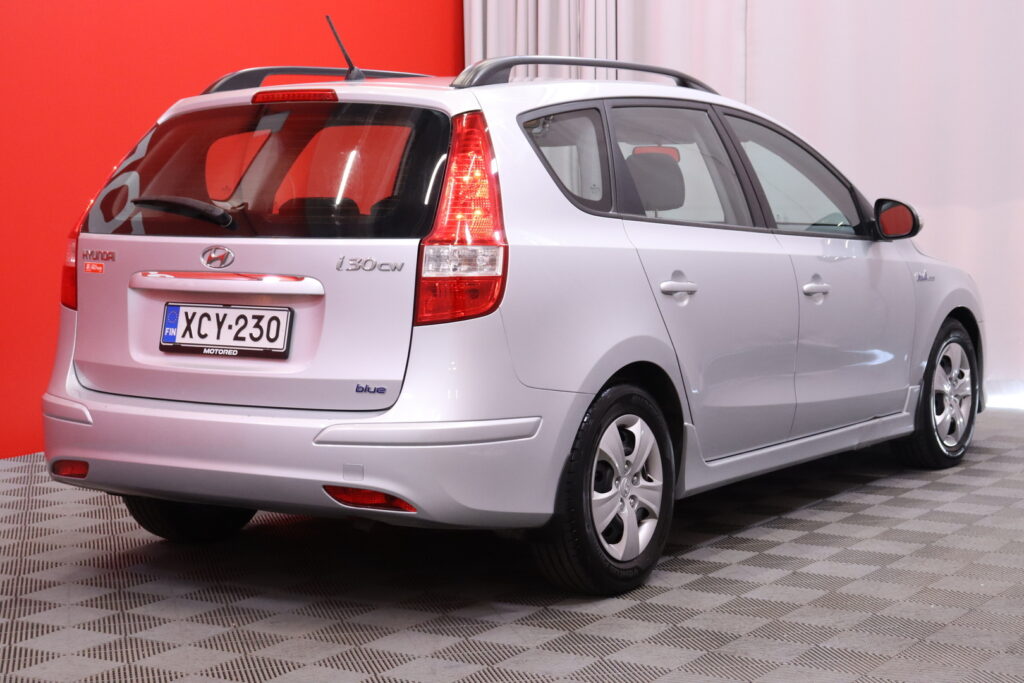 Hyundai - i30 - Wagon 1,6 CVVT 5MT ISG Comfort // Suomi-Auto / Huoltokirja / Sähkölasit / Isofix // Hyundai - i30 - Wagon 1,6 CVVT 5MT ISG Comfort // Suomi-Auto / Huoltokirja / Sähkölasit / Isofix // - Farmari