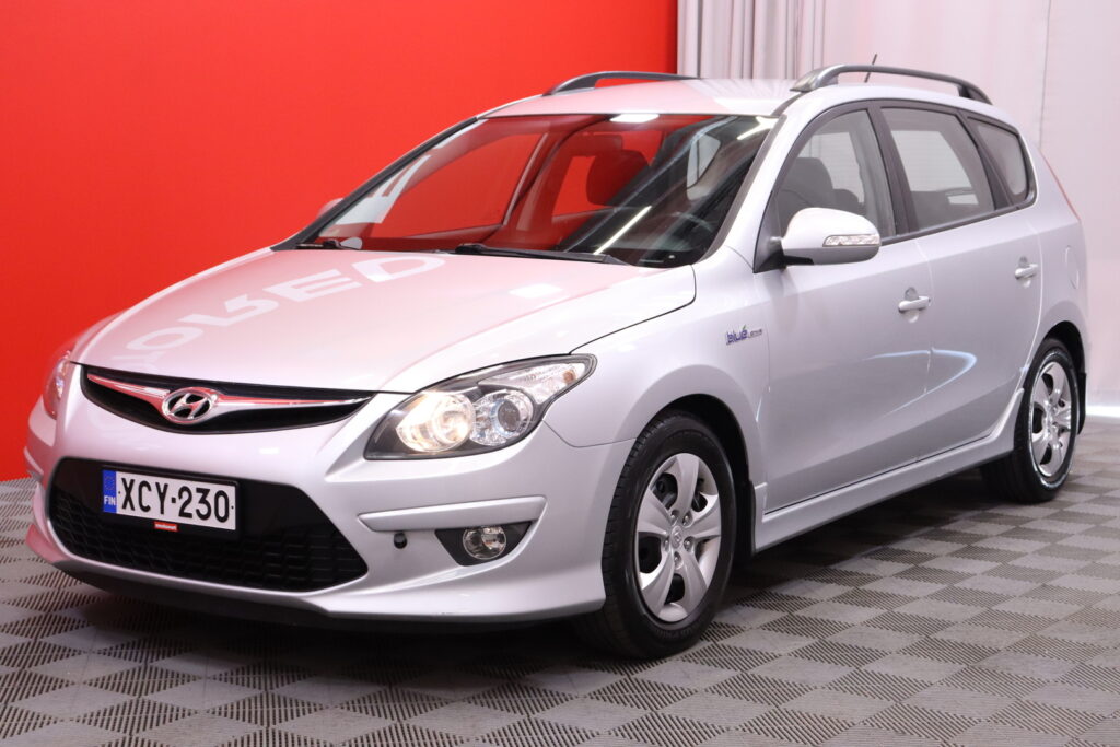 Hyundai - i30 - Wagon 1,6 CVVT 5MT ISG Comfort // Suomi-Auto / Huoltokirja / Sähkölasit / Isofix // Hyundai - i30 - Wagon 1,6 CVVT 5MT ISG Comfort // Suomi-Auto / Huoltokirja / Sähkölasit / Isofix // - Farmari