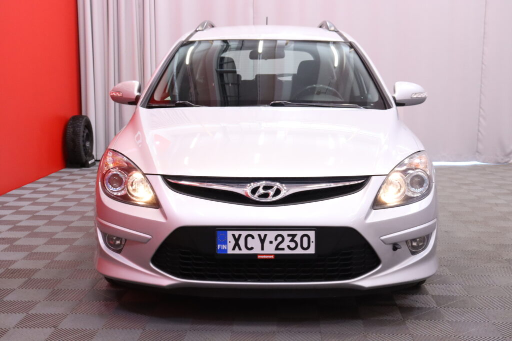 Hyundai - i30 - Wagon 1,6 CVVT 5MT ISG Comfort // Suomi-Auto / Huoltokirja / Sähkölasit / Isofix // Hyundai - i30 - Wagon 1,6 CVVT 5MT ISG Comfort // Suomi-Auto / Huoltokirja / Sähkölasit / Isofix // - Farmari