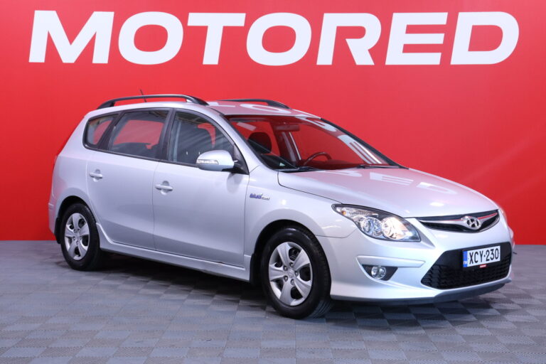 Hyundai - i30 - Wagon 1,6 CVVT 5MT ISG Comfort // Suomi-Auto / Huoltokirja / Sähkölasit / Isofix // - Farmari