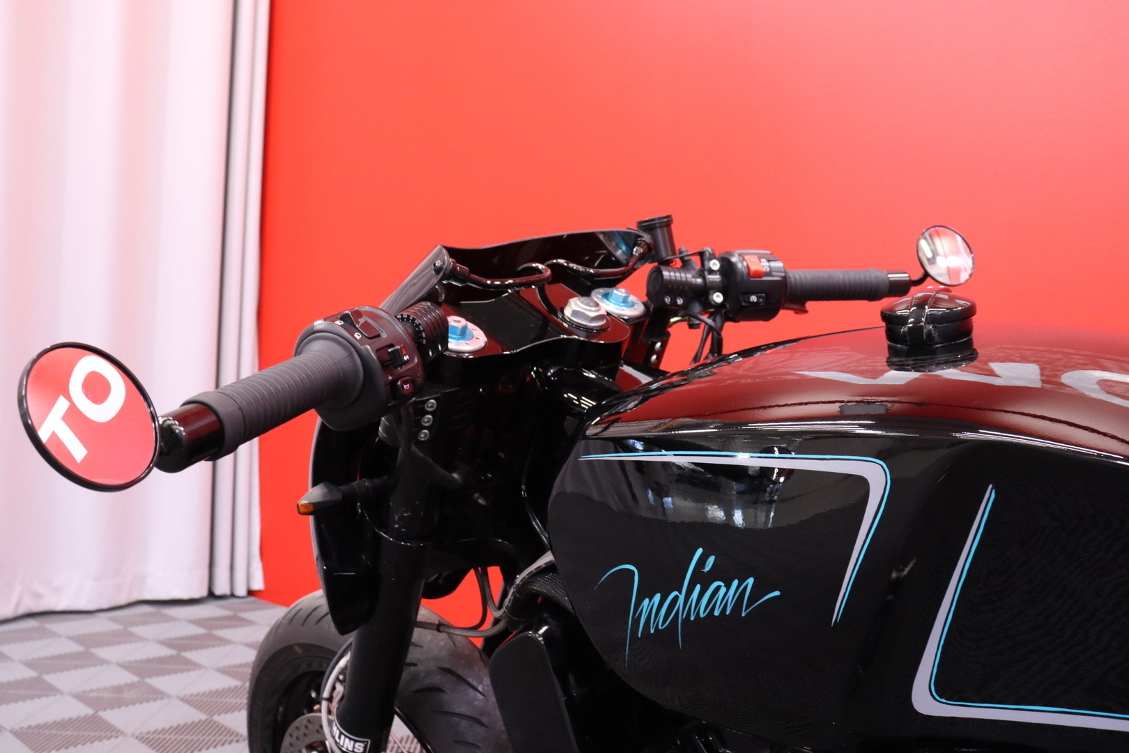 INDIAN - Scout - Custom // Täysin rakennettu! / Öhlins / LED / Brembo / Two Brothers // - Moottoripyörä