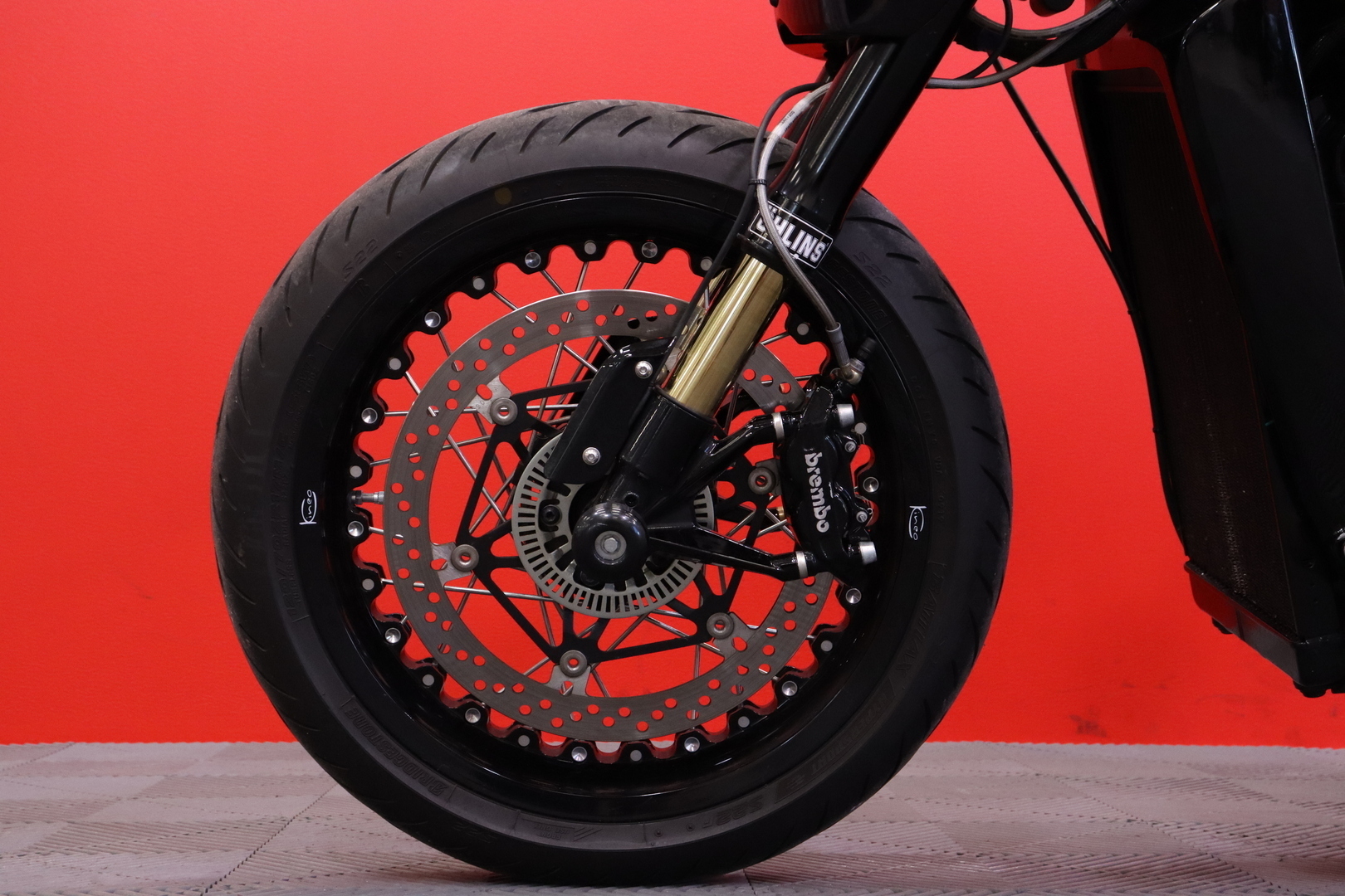 INDIAN - Scout - Custom // Täysin rakennettu! / Öhlins / LED / Brembo / Two Brothers // - Moottoripyörä