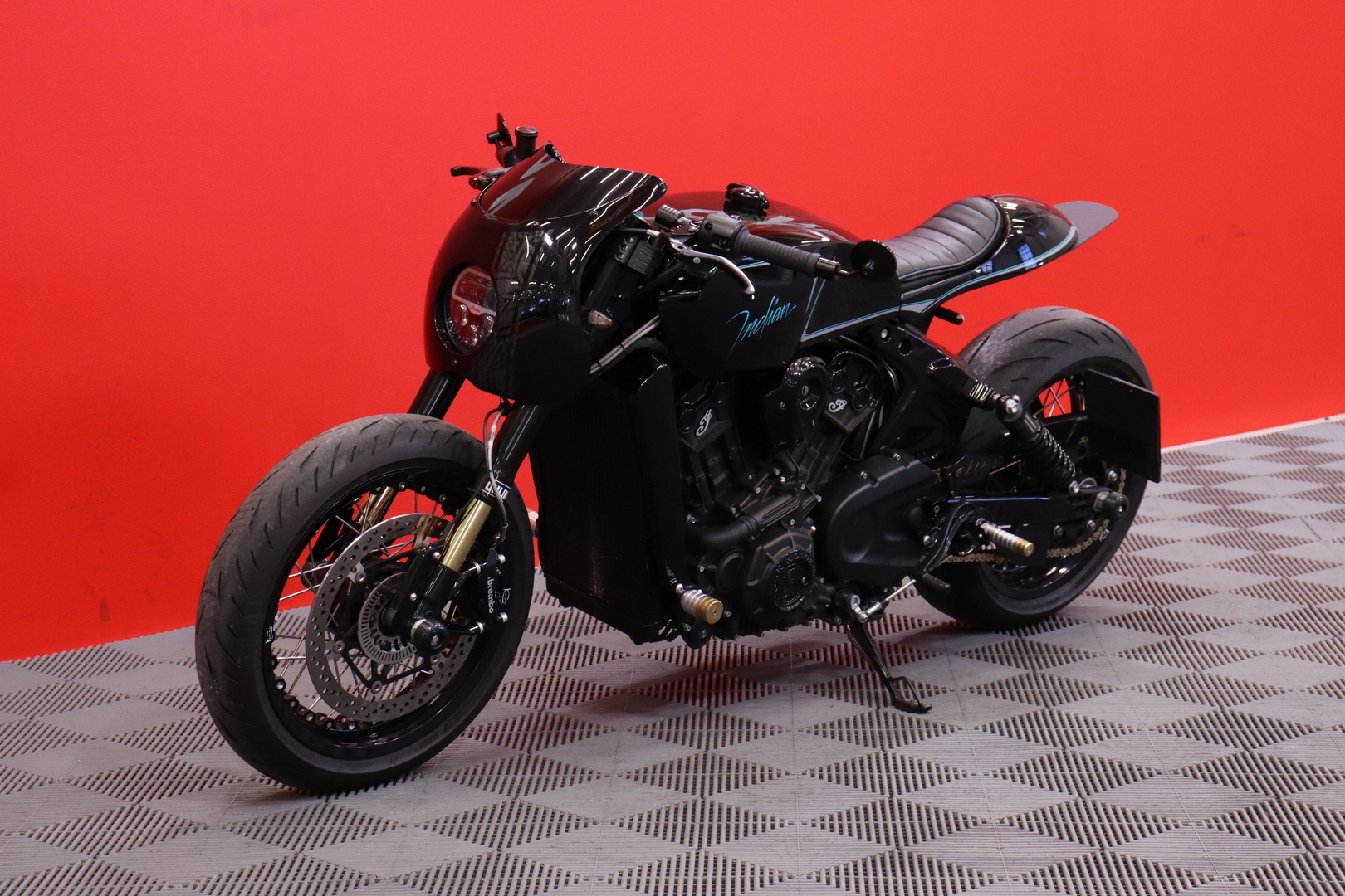 INDIAN - Scout - Custom // Täysin rakennettu! / Öhlins / LED / Brembo / Two Brothers // - Moottoripyörä