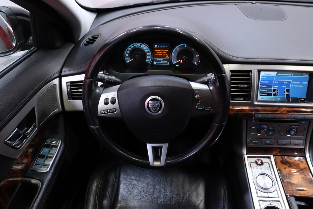 Jaguar - XF - XF Sedan (AA) 4ov 2997cm3 A // MYYDÄÄN HUUTOKAUPAT.COM! / Luxury / Navi / Lämmitettävät etuistuimet / Nahkaverhoilu / Vakkari // Jaguar - XF - XF Sedan (AA) 4ov 2997cm3 A // MYYDÄÄN HUUTOKAUPAT.COM! / Luxury / Navi / Lämmitettävät etuistuimet / Nahkaverhoilu / Vakkari // - Sedan