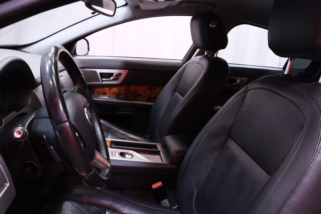 Jaguar - XF - XF Sedan (AA) 4ov 2997cm3 A // MYYDÄÄN HUUTOKAUPAT.COM! / Luxury / Navi / Lämmitettävät etuistuimet / Nahkaverhoilu / Vakkari // Jaguar - XF - XF Sedan (AA) 4ov 2997cm3 A // MYYDÄÄN HUUTOKAUPAT.COM! / Luxury / Navi / Lämmitettävät etuistuimet / Nahkaverhoilu / Vakkari // - Sedan