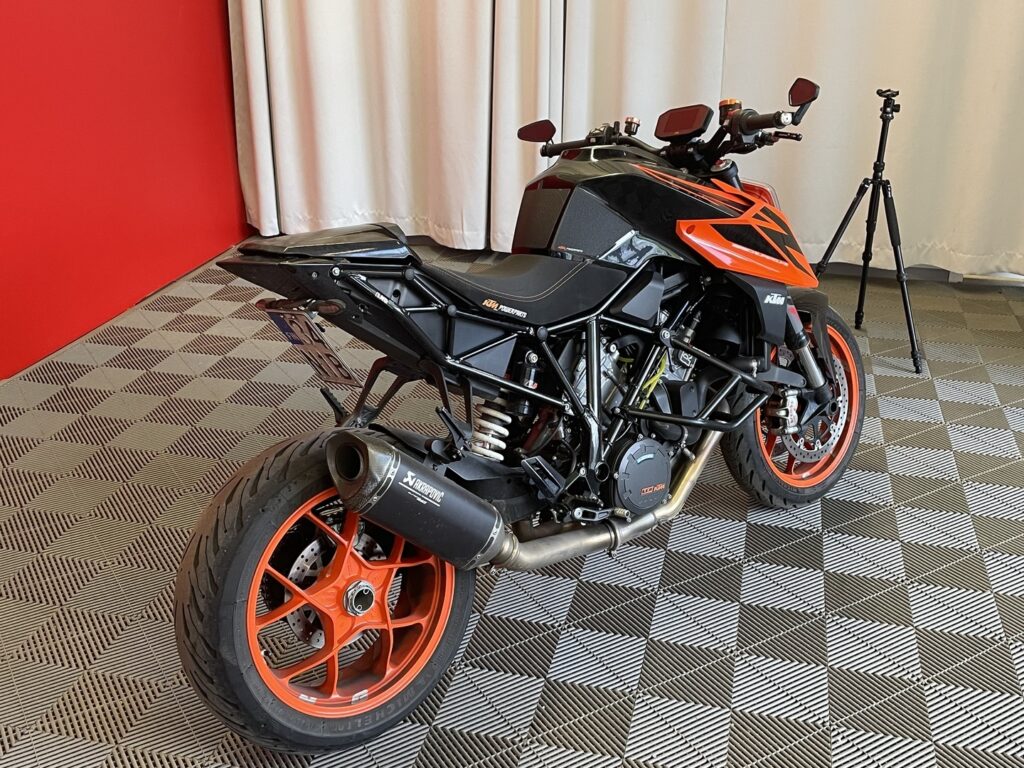 KTM - 1290 - Super Duke R // Juuri tullut / Suomi pyörä / Akrapovic / Kaatumaraudat // KTM - 1290 - Super Duke R // Juuri tullut / Suomi pyörä / Akrapovic / Kaatumaraudat // - Moottoripyörä