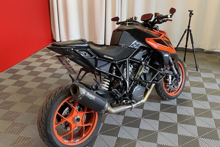 KTM - 1290 - Super Duke R // Juuri tullut / Suomi pyörä / Akrapovic / Kaatumaraudat // - Moottoripyörä