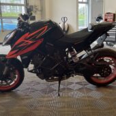 KTM - 1290 - Super Duke R // Juuri tullut / Suomi pyörä / Akrapovic / Kaatumaraudat // - Moottoripyörä