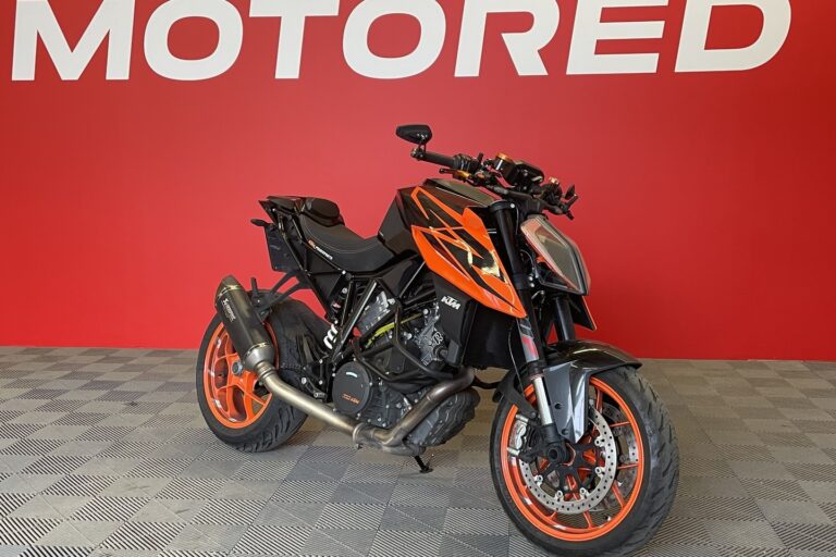 KTM - 1290 - Super Duke R // Juuri tullut / Suomi pyörä / Akrapovic / Kaatumaraudat // - Moottoripyörä