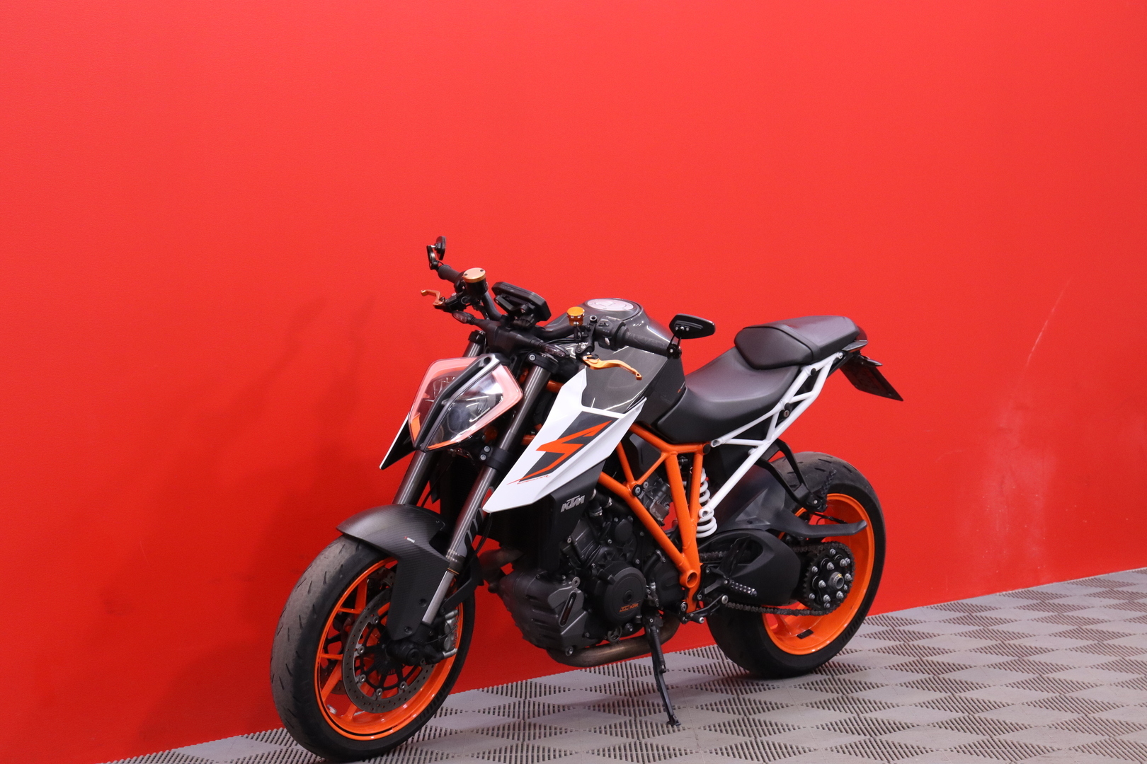 KTM - 1290 - Super Duke R // SC-Project / Quick Shift + / Huoltokirja / Track-pack // - Moottoripyörä