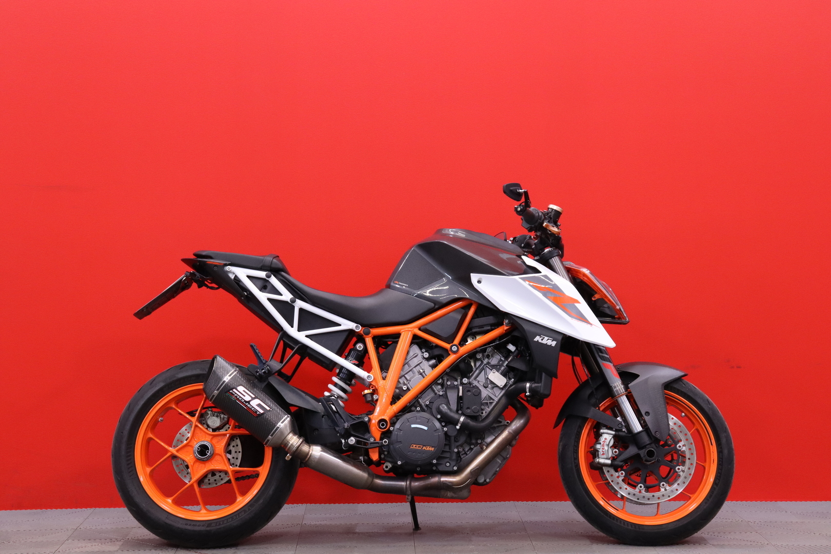 KTM - 1290 - Super Duke R // SC-Project / Quick Shift + / Huoltokirja / Track-pack // - Moottoripyörä