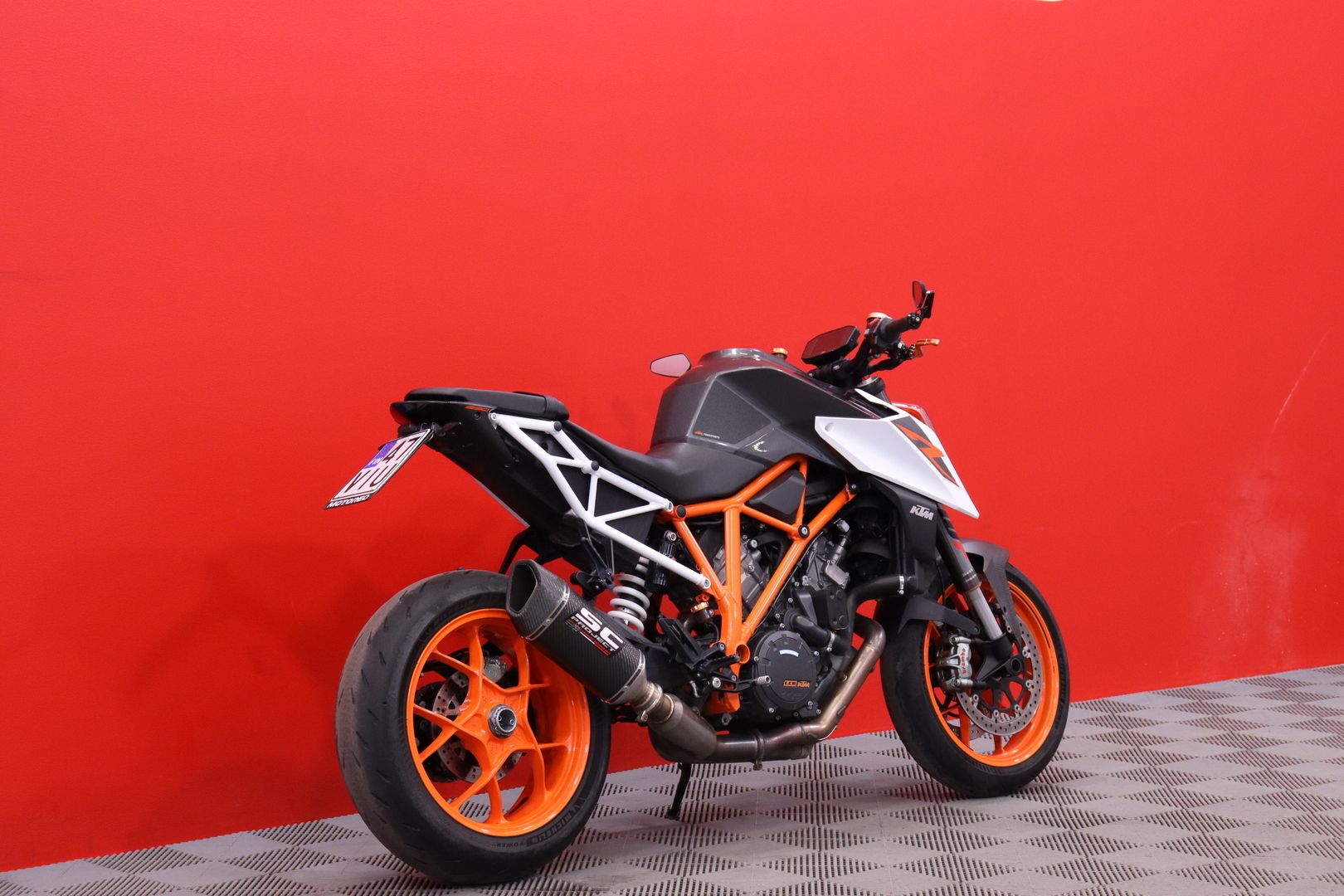KTM - 1290 - Super Duke R // SC-Project / Quick Shift + / Huoltokirja / Track-pack // - Moottoripyörä