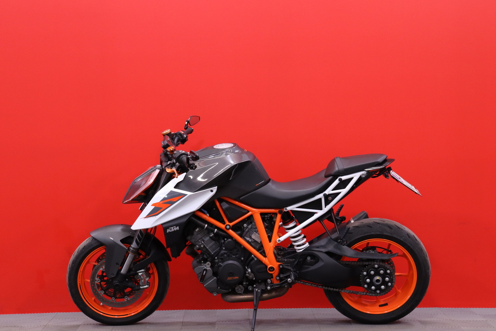 KTM - 1290 - Super Duke R // SC-Project / Quick Shift + / Huoltokirja / Track-pack // - Moottoripyörä