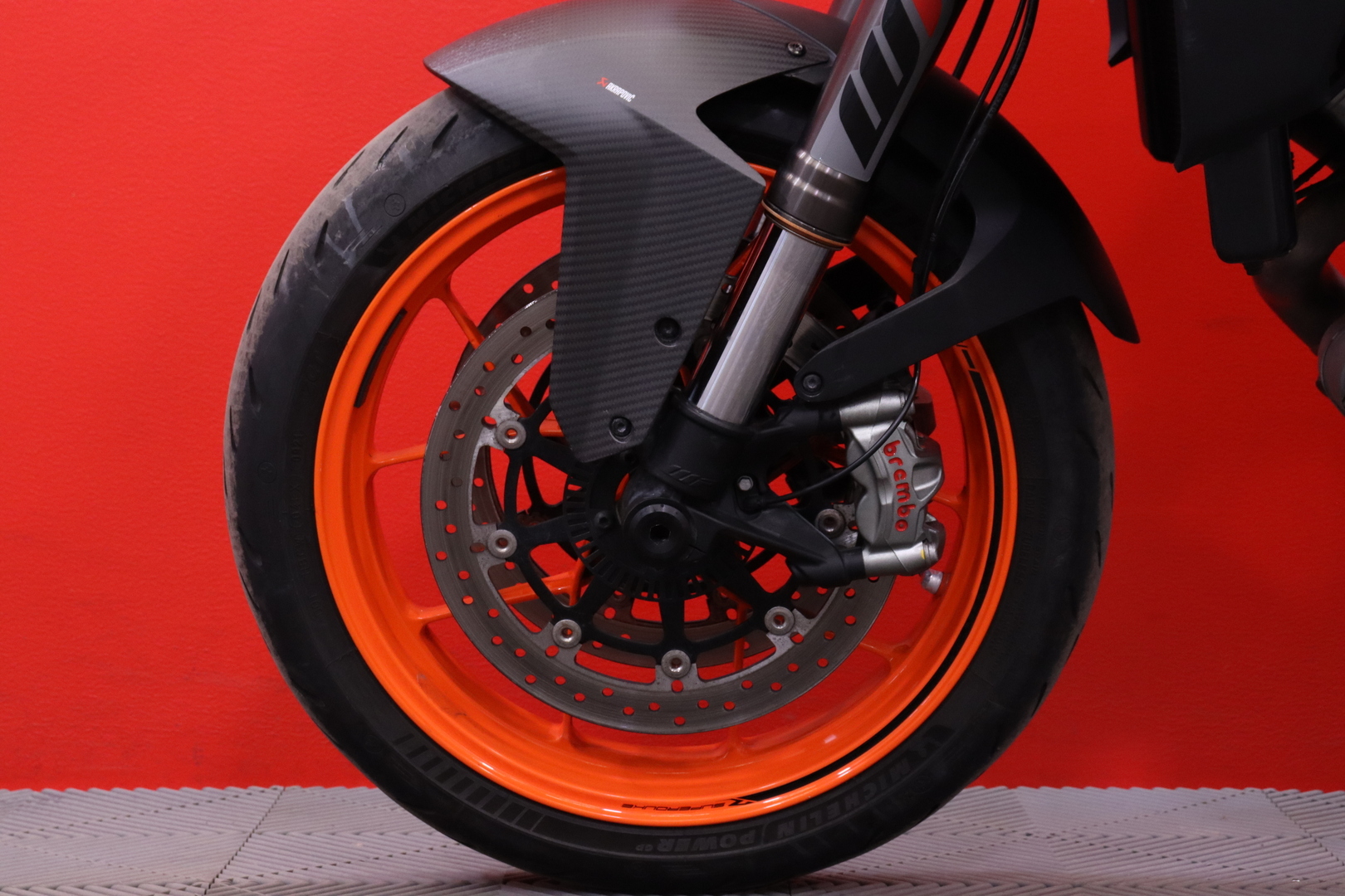 KTM - 1290 - Super Duke R // SC-Project / Quick Shift + / Huoltokirja / Track-pack // - Moottoripyörä