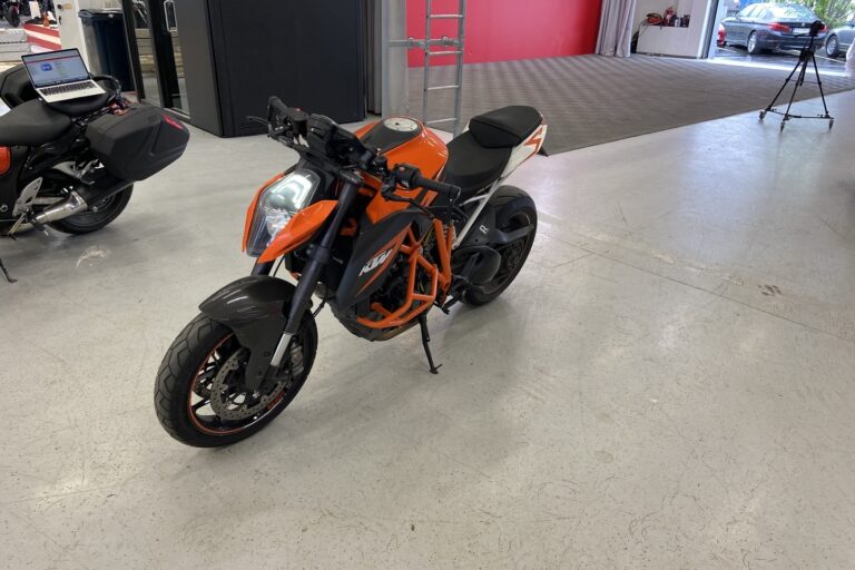 KTM - 1290 - Super Duke R // Huoltokirja / Akrapovic / Rottweiler / Powerparts // - Moottoripyörä